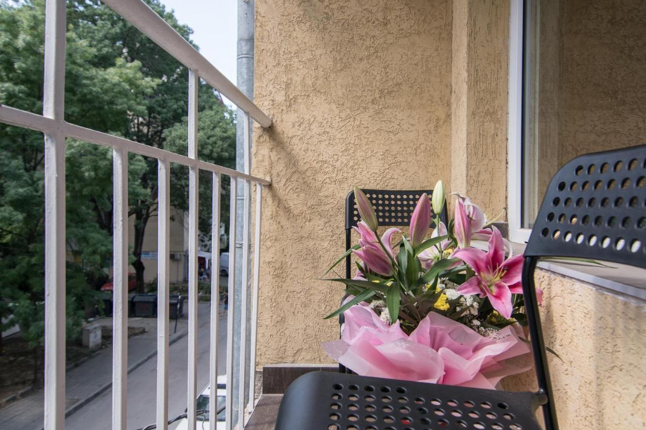 Modern Flat Nearby Center Fast Internet * Warna